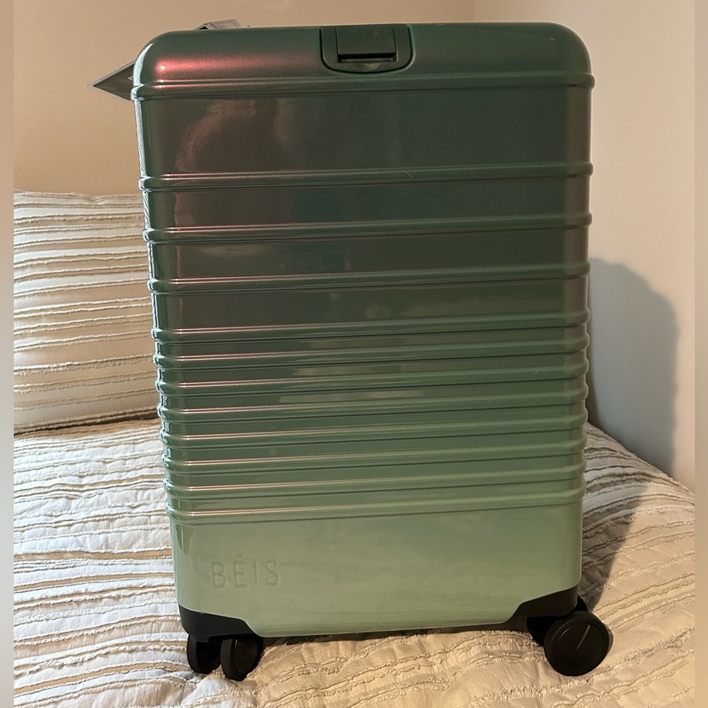 NWT Beis Wicked Carry-On Roller in Wicked Green